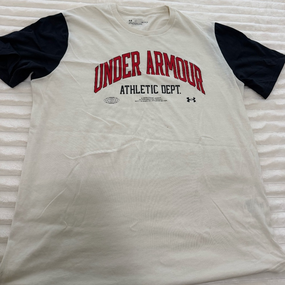 Large  Under Armour graphic lifting tee